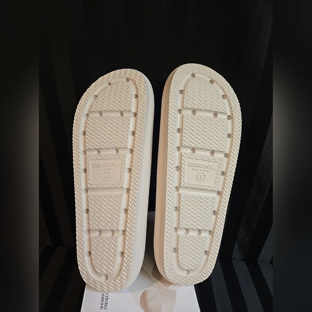 XS Or Large 32° Cool Cushion Slides White Easy Clean EVA Shower Shoes - Picture 3 of 11